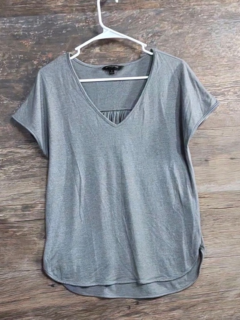 Banana Republic Short Sleeve V-Neck Tee in Gray